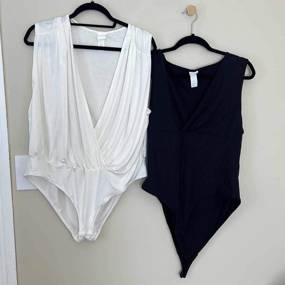 Set of 2 sleeveless, black and White, H&M women’s size XL bodysuits